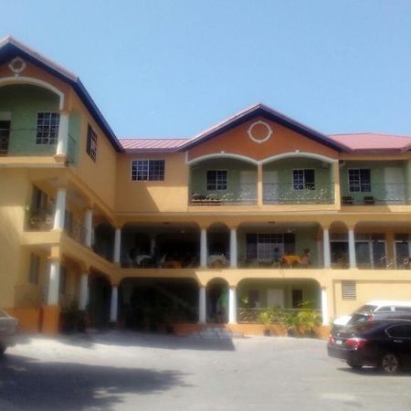 Palm Bay Guest House & Restaurant Montego Bay Buitenkant foto