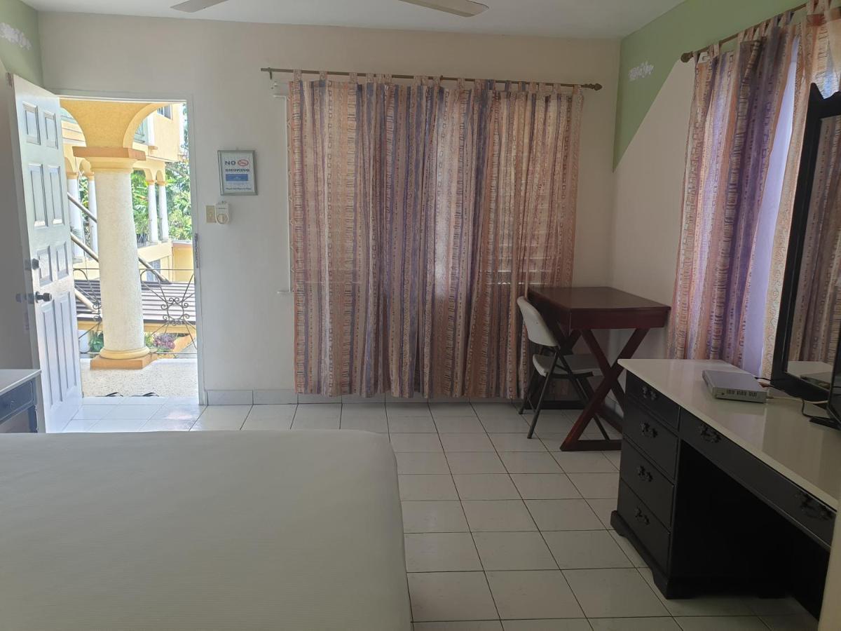 Palm Bay Guest House & Restaurant Montego Bay Buitenkant foto