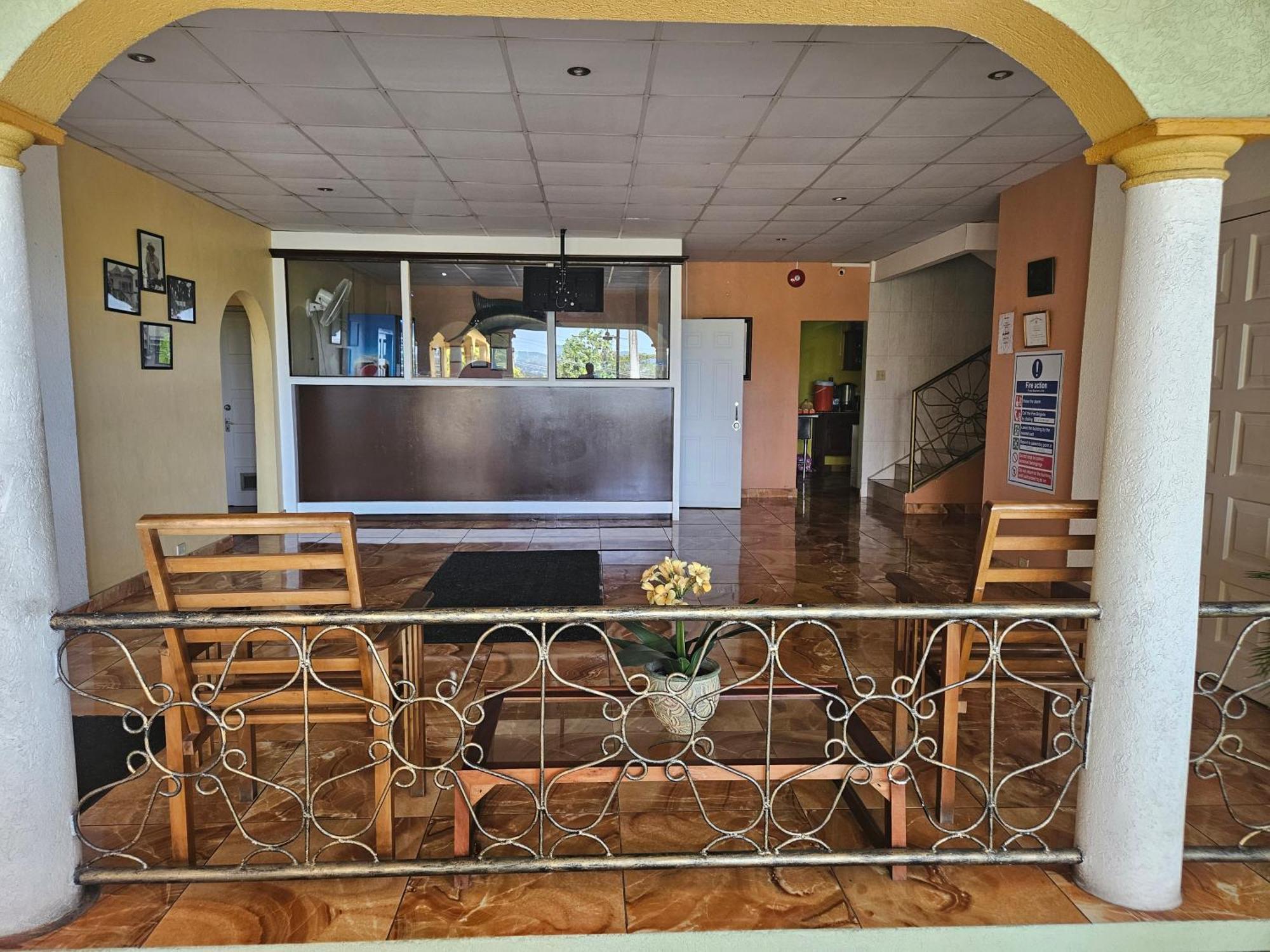 Palm Bay Guest House & Restaurant Montego Bay Buitenkant foto