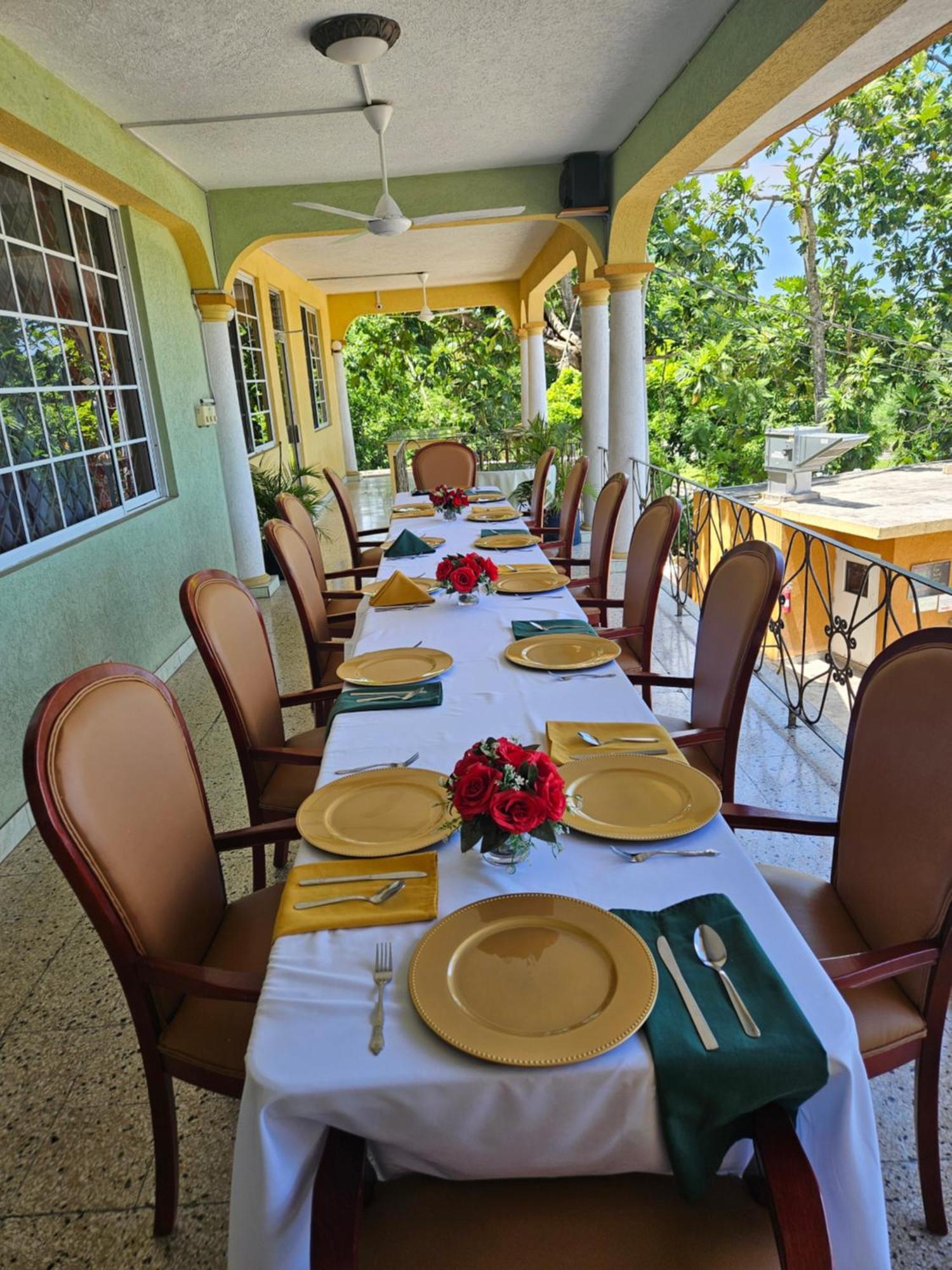 Palm Bay Guest House & Restaurant Montego Bay Buitenkant foto