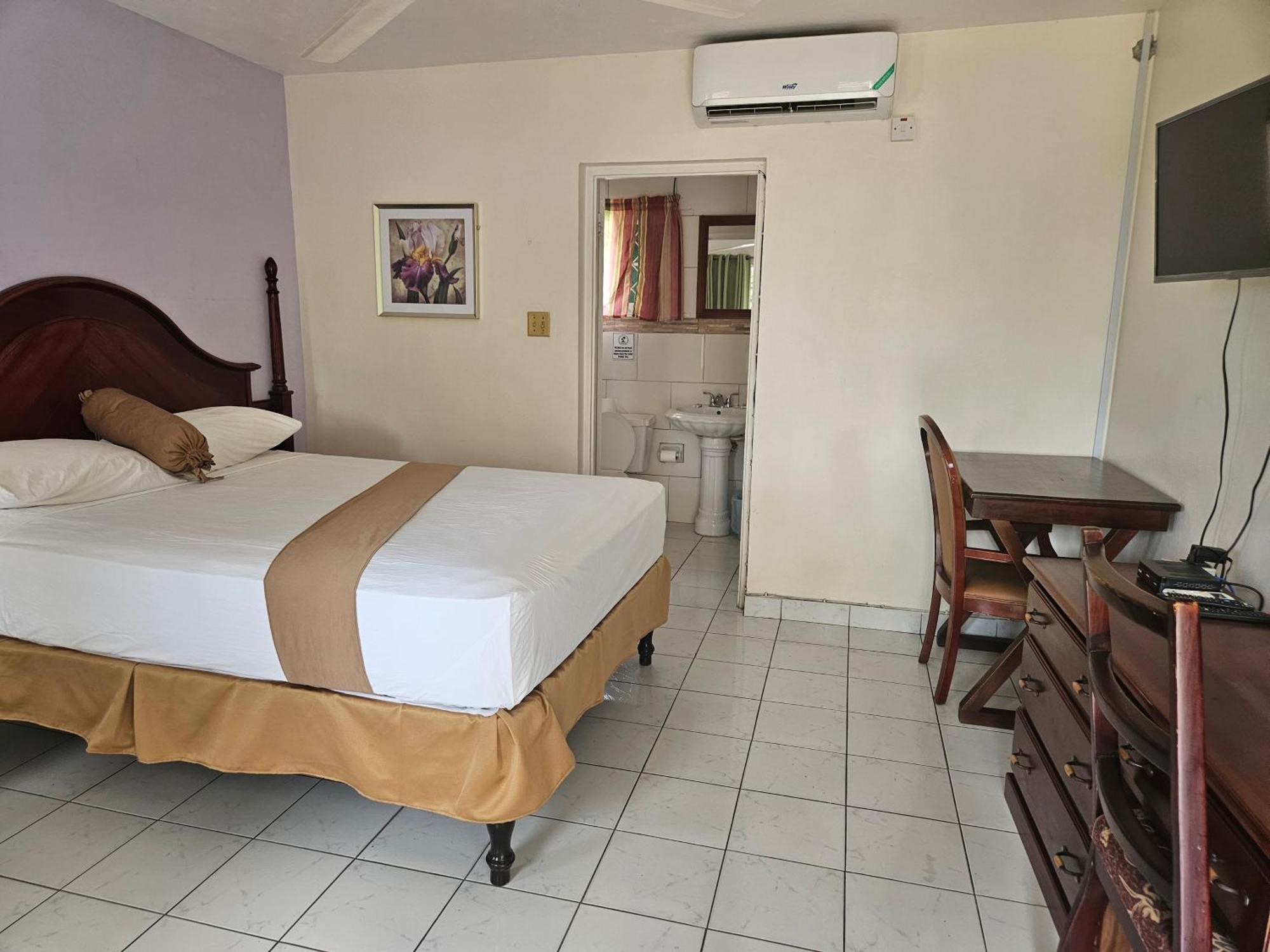 Palm Bay Guest House & Restaurant Montego Bay Buitenkant foto