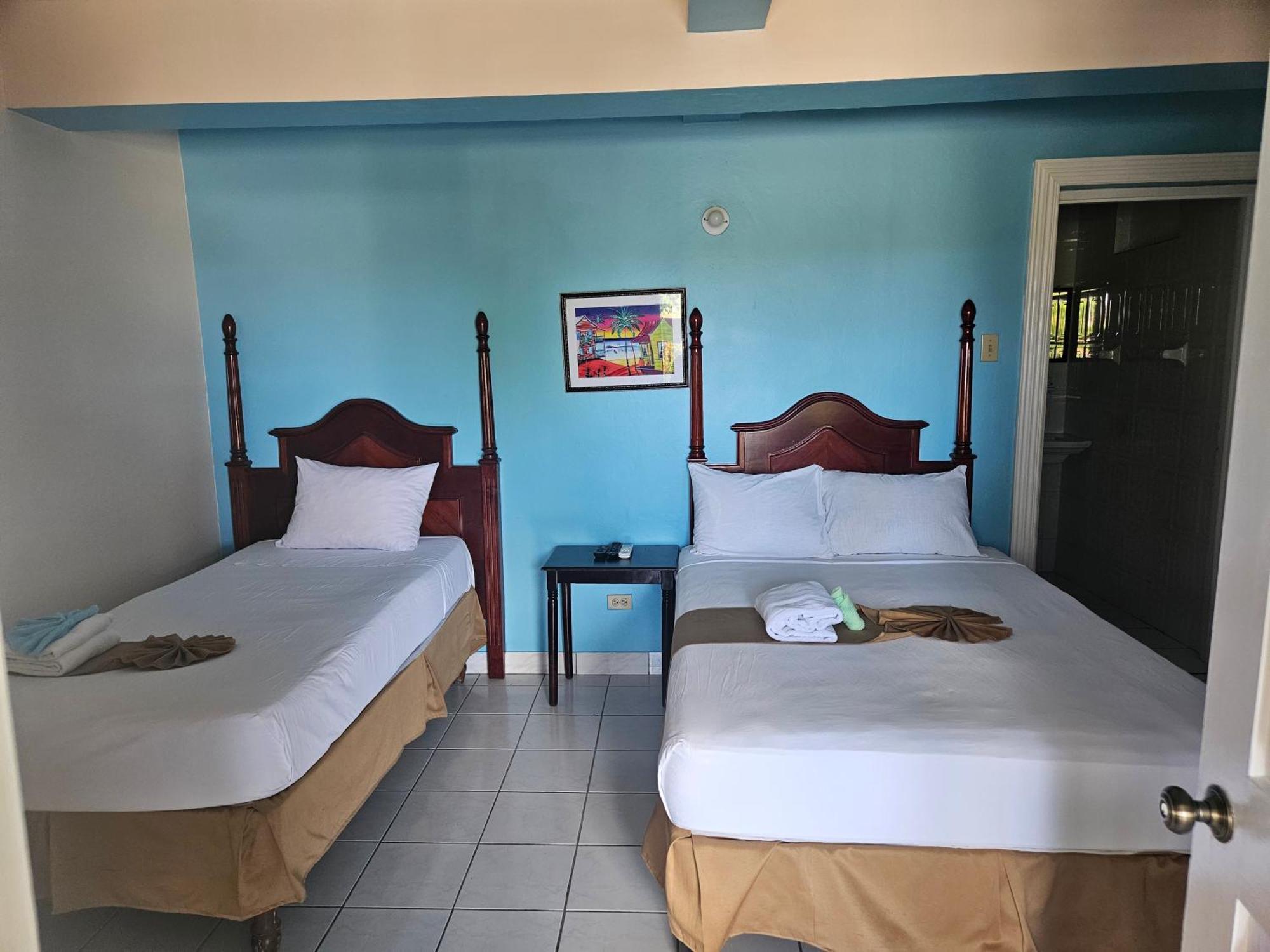 Palm Bay Guest House & Restaurant Montego Bay Buitenkant foto