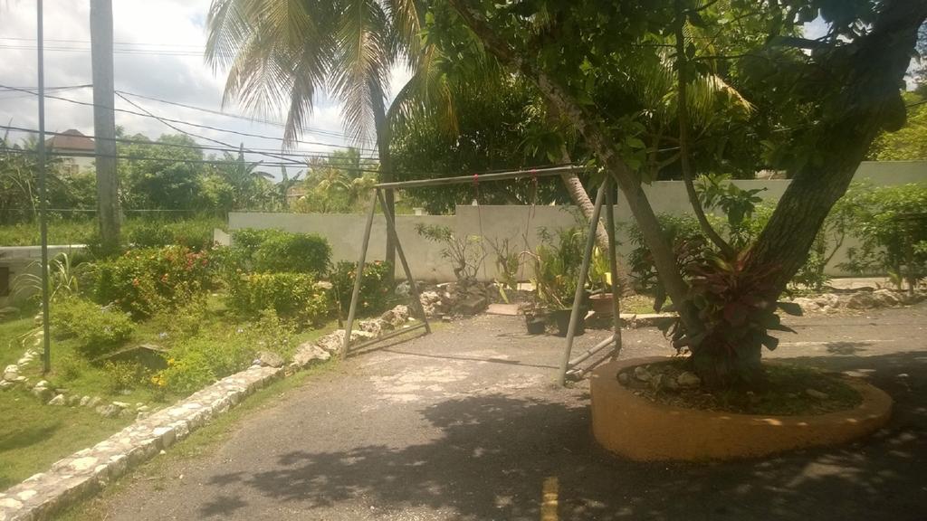Palm Bay Guest House & Restaurant Montego Bay Buitenkant foto