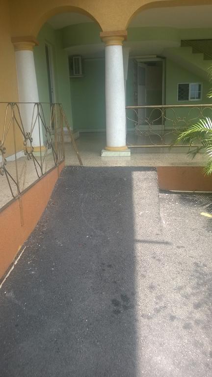 Palm Bay Guest House & Restaurant Montego Bay Buitenkant foto