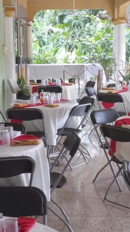 Palm Bay Guest House & Restaurant Montego Bay Buitenkant foto