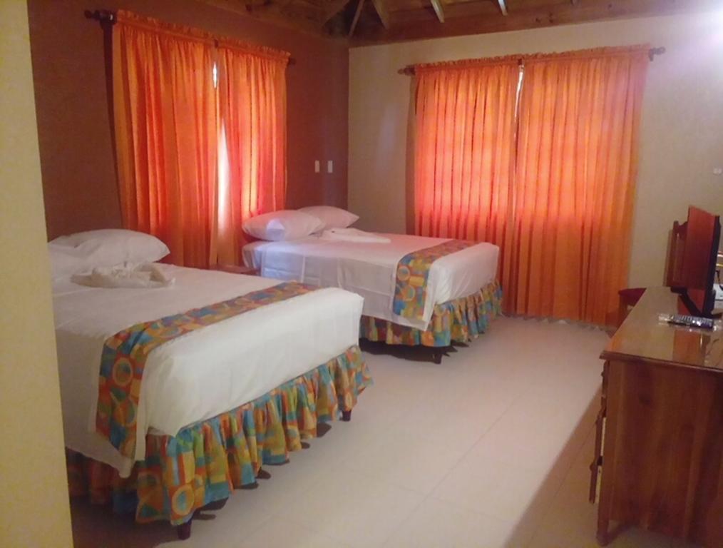 Palm Bay Guest House & Restaurant Montego Bay Buitenkant foto