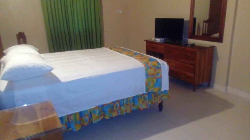 Palm Bay Guest House & Restaurant Montego Bay Buitenkant foto
