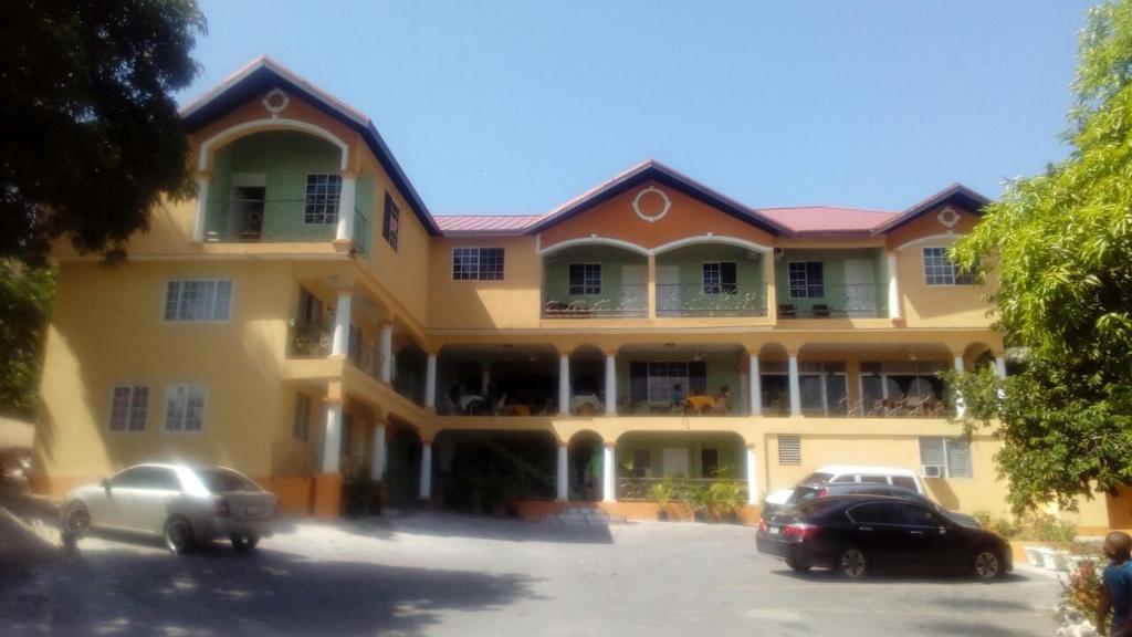 Palm Bay Guest House & Restaurant Montego Bay Buitenkant foto