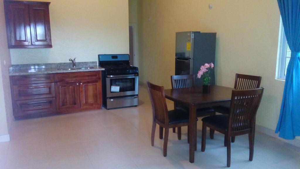 Palm Bay Guest House & Restaurant Montego Bay Buitenkant foto