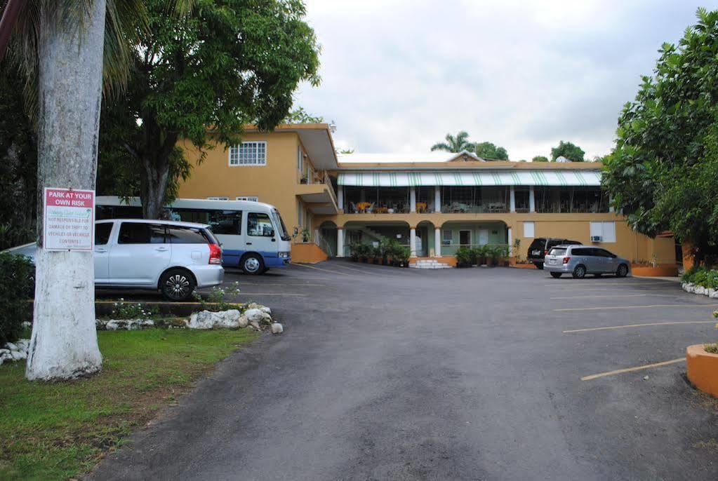 Palm Bay Guest House & Restaurant Montego Bay Buitenkant foto