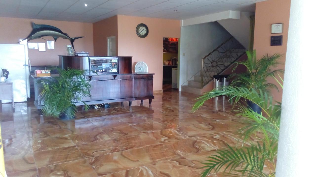 Palm Bay Guest House & Restaurant Montego Bay Buitenkant foto